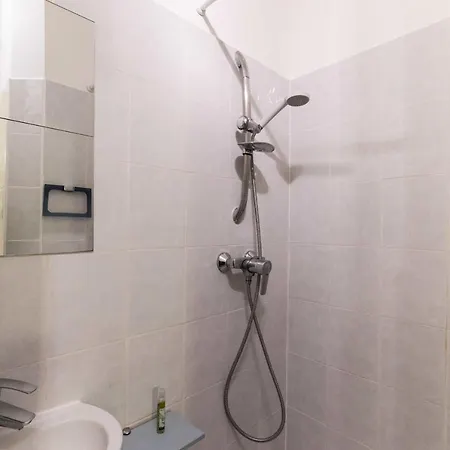 Charming Cozy Studio Near The Arc De Triomphe!