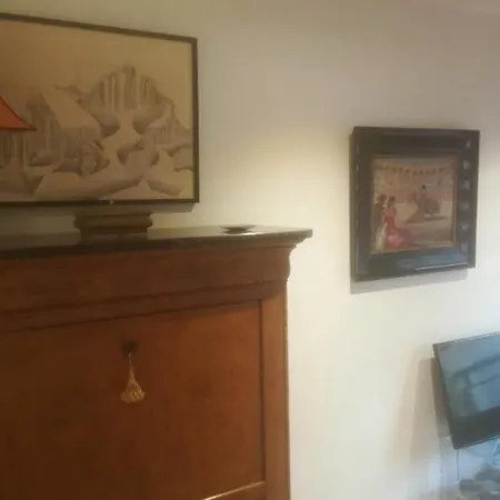 Charming Cozy Studio Near The Arc De Triomphe! *
